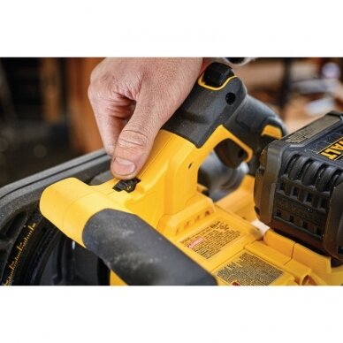 Akumuliatorinis diskinis pjūklas DeWALT DCS520T2R 4